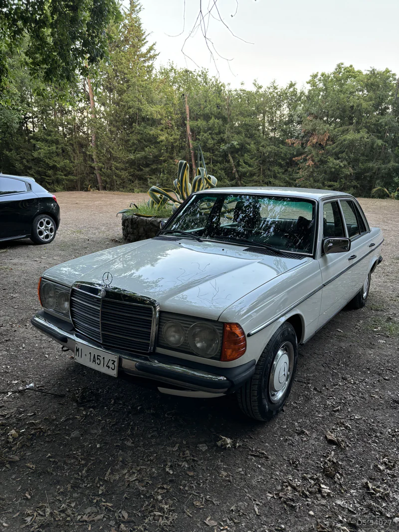 1977 Mercedes-Benz 200 W123 2.0 in Milano 7