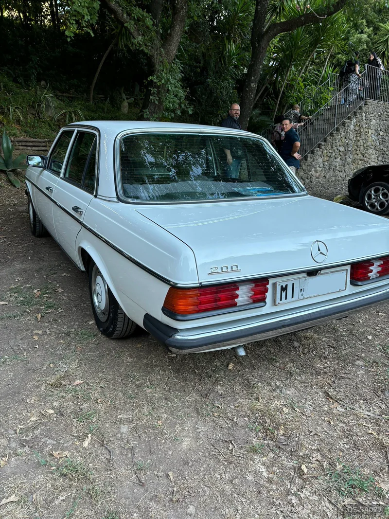 1977 Mercedes-Benz 200 W123 2.0 in Milano 8
