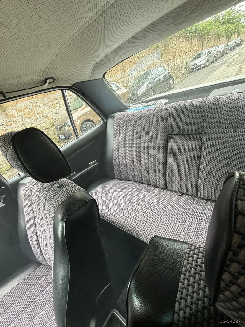 1977 Mercedes-Benz 200 W123 2.0 in Milano 11