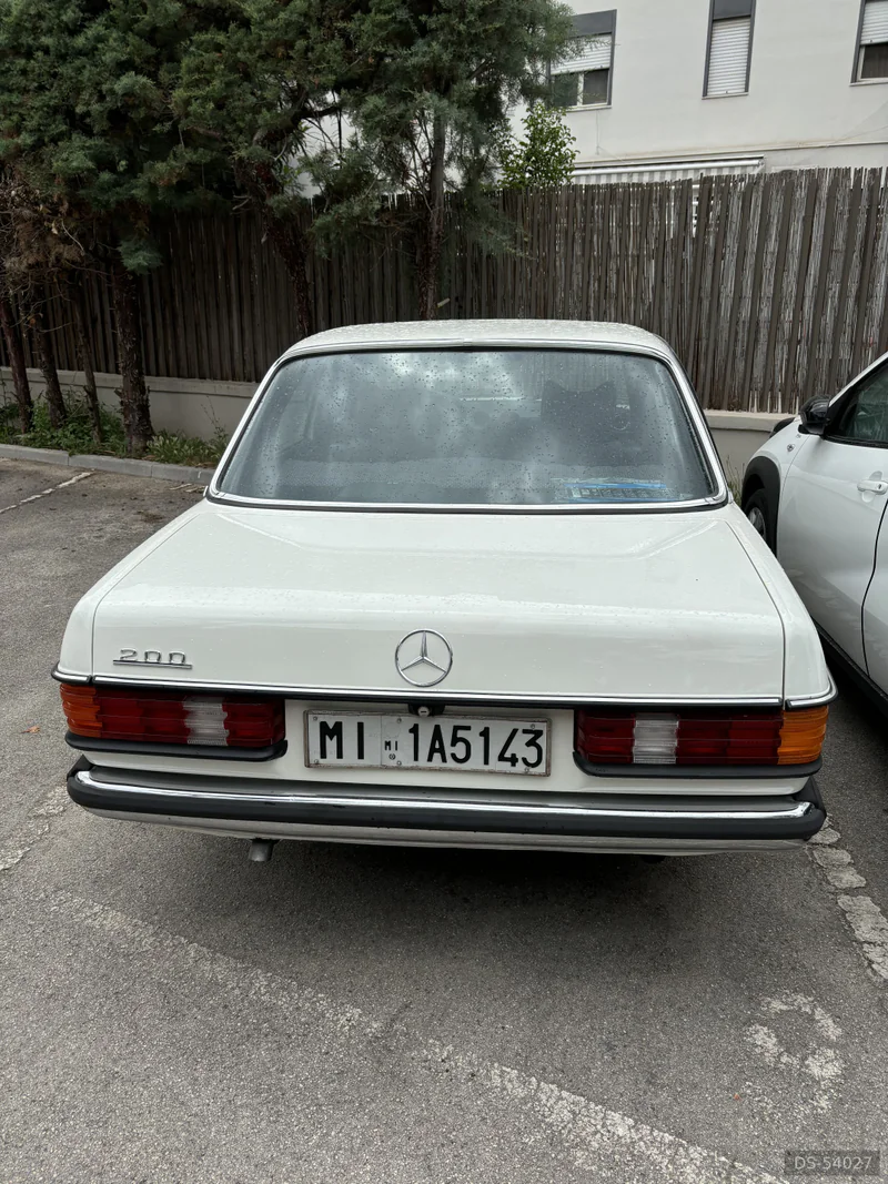 1977 Mercedes-Benz 200 W123 2.0 in Milano 15