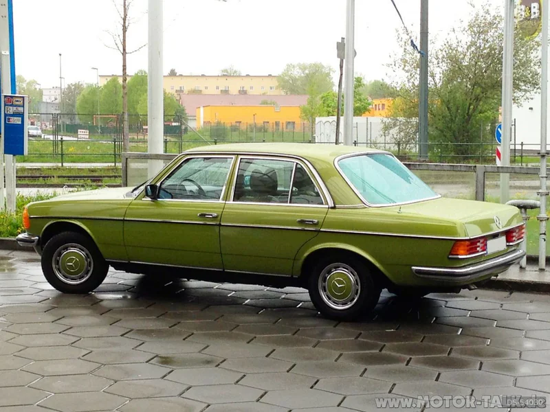 1978 Mercedes-Benz W123 in Glasgow 7