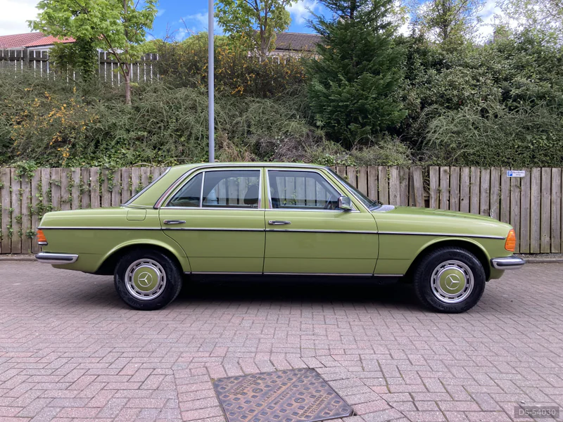 1978 Mercedes-Benz W123 in Glasgow 3