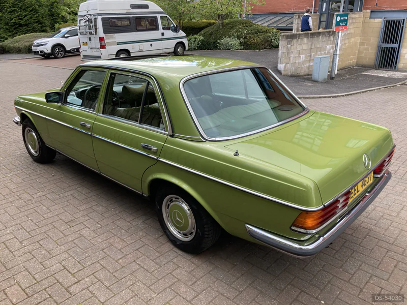 1978 Mercedes-Benz W123 in Glasgow 8