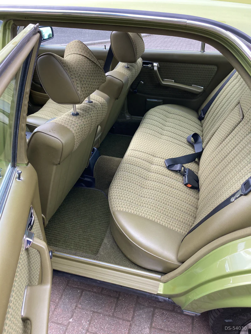 1978 Mercedes-Benz W123 in Glasgow 10