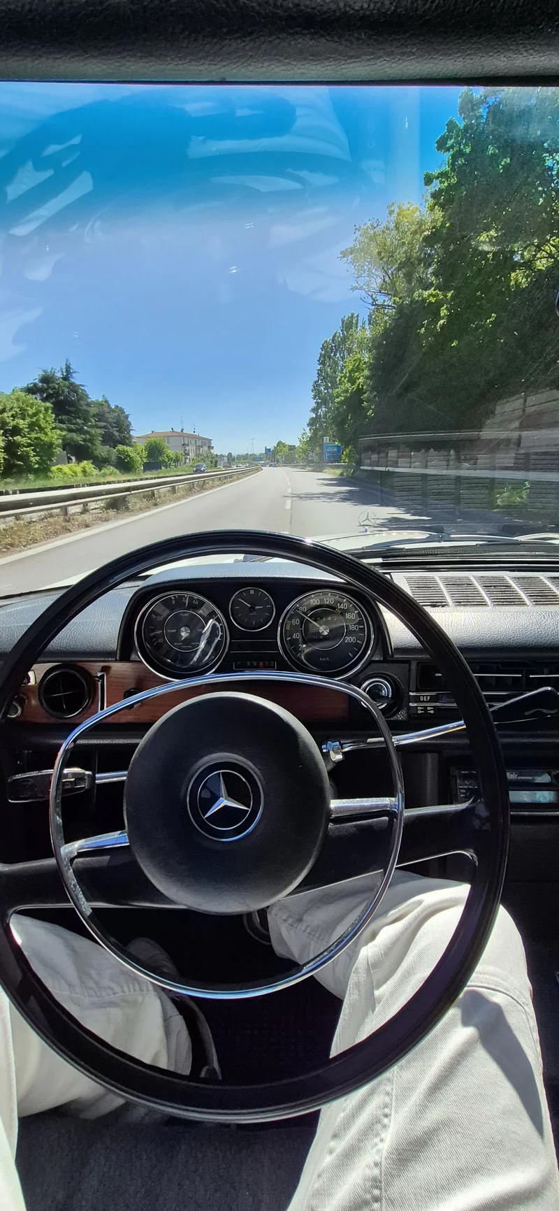 1970 Mercedes-Benz W114 250 Automatic in Modena 10