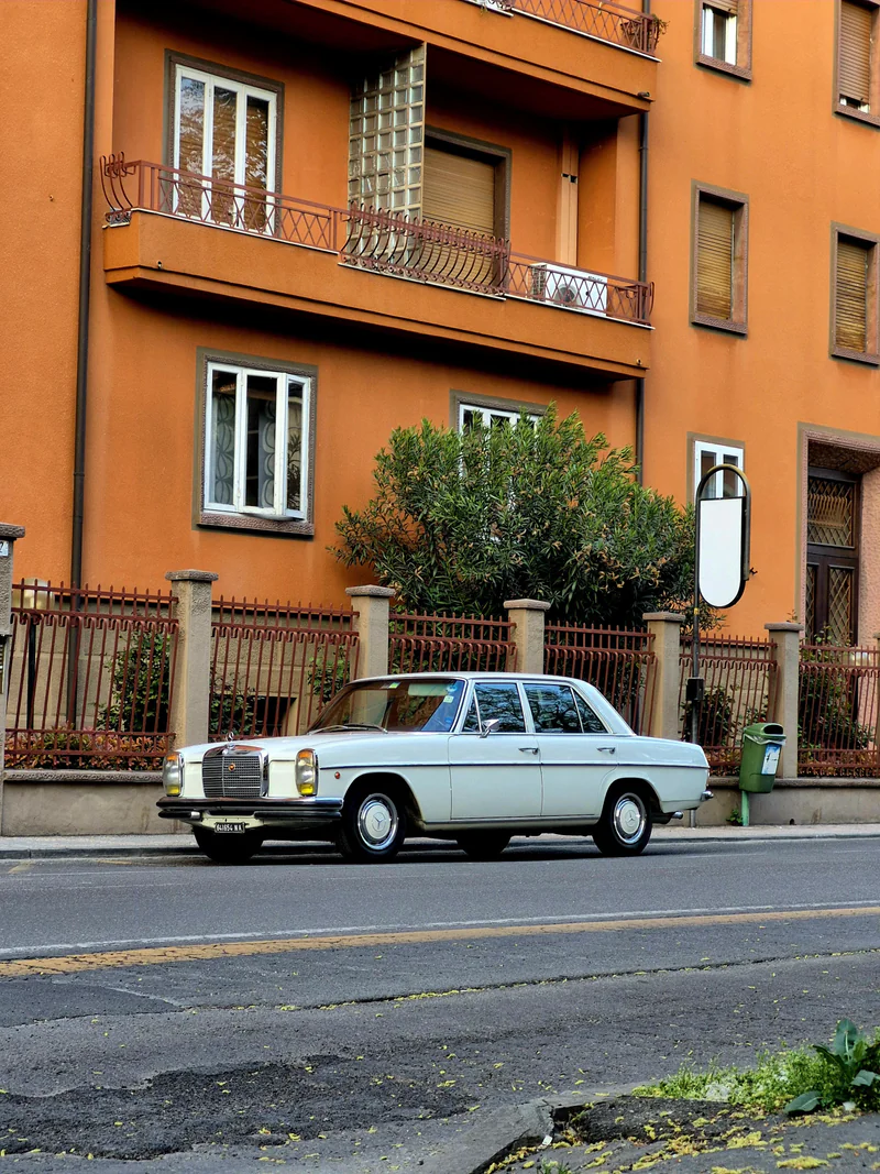 1970 Mercedes-Benz W114 250 Automatic in Modena 2