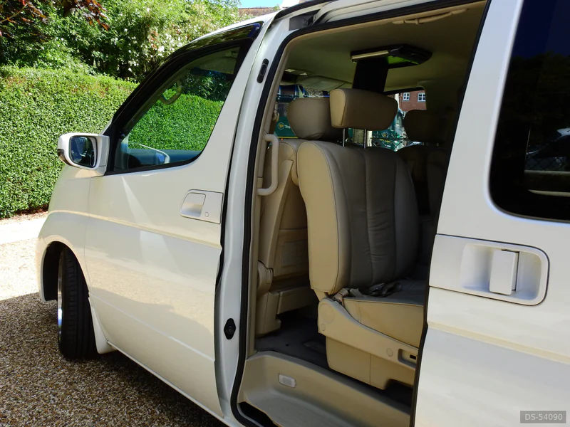 2005 Nissan Elgrand in Warminster 4
