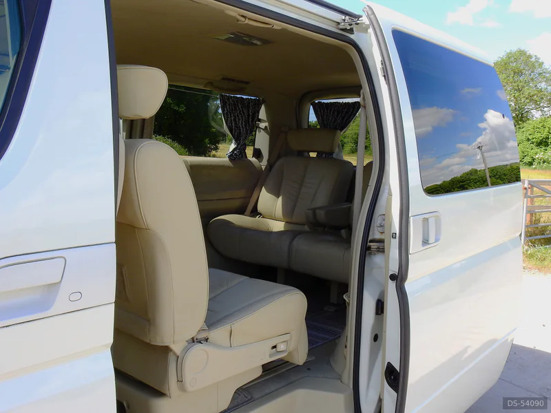 2005 Nissan Elgrand in Warminster 8