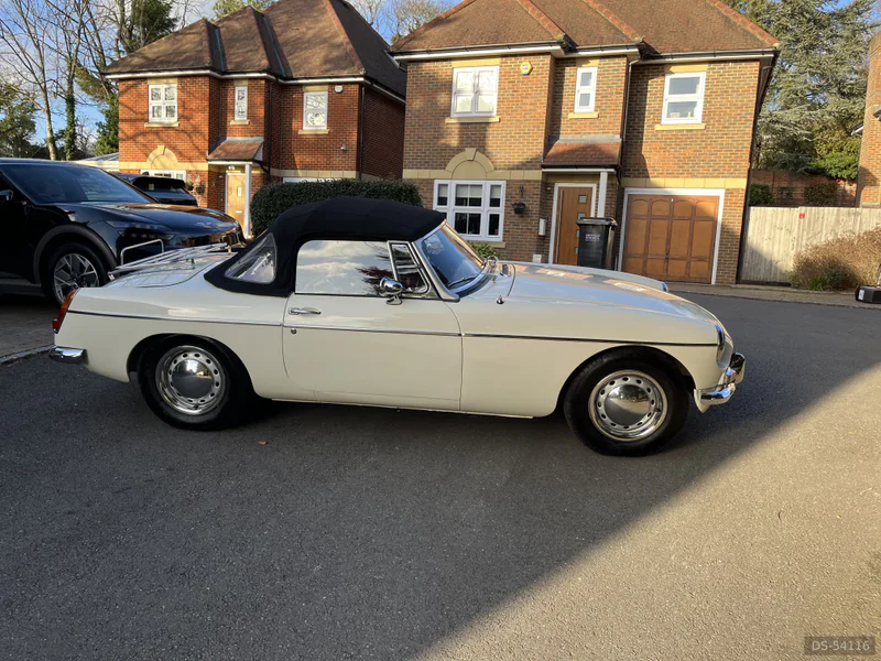 1964 MG B Mark 1 Pull Handle Roadster 1964 in South Croydon 7