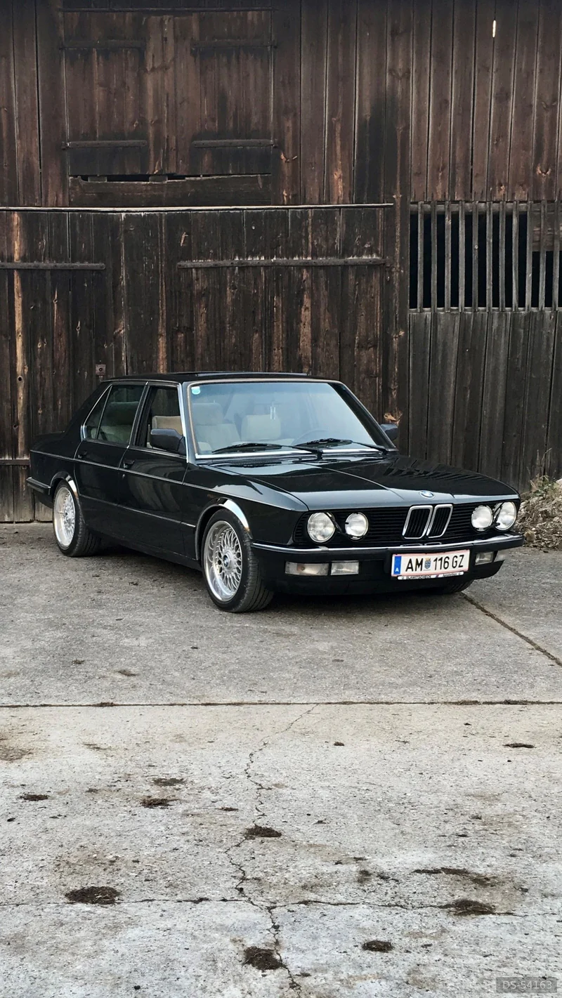 1986 BMW E28 528i in Haag 2