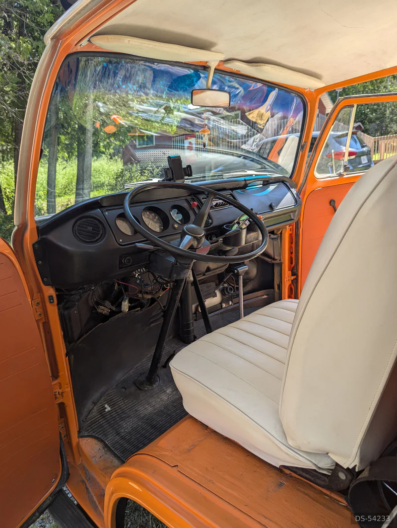 1972 Volkswagen T2 Van Campmibile in Ottawa, Ontario, Canada 9