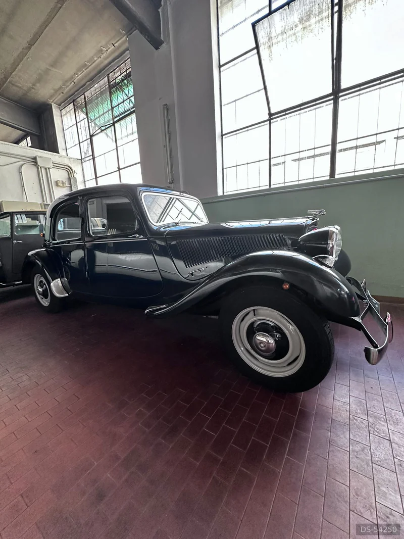 1955 Citroen Tration Avant in Corsico 3
