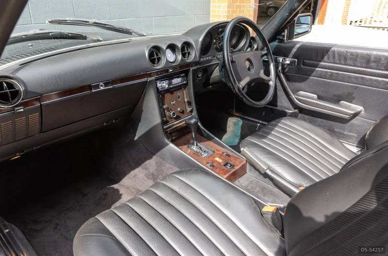 1986 Mercedes-Benz Sl 420 in London 4