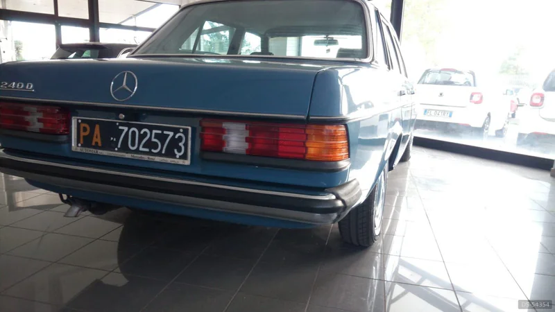 1983 Mercedes-Benz 240 in Aprilia 2
