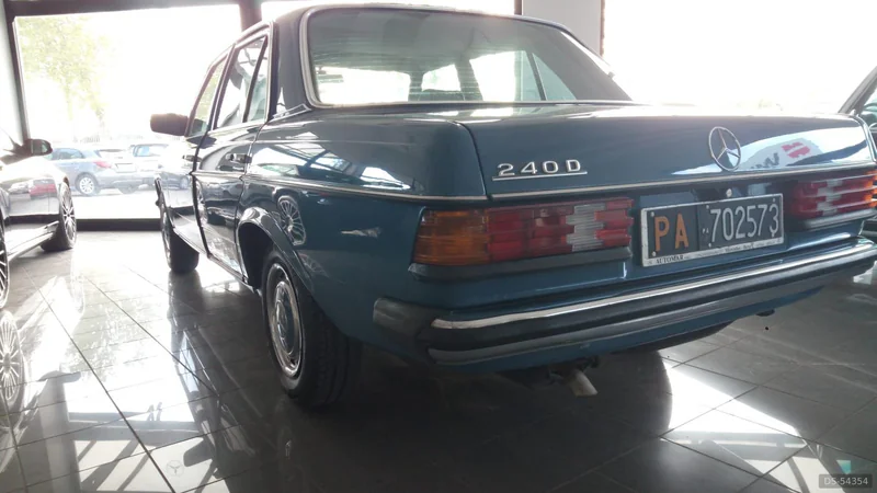 1983 Mercedes-Benz 240 in Aprilia 4