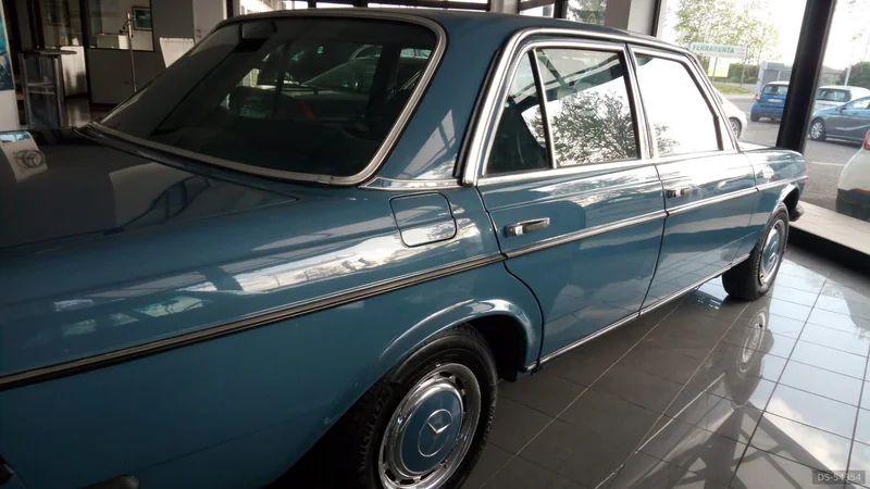 1983 Mercedes-Benz 240 in Aprilia 3
