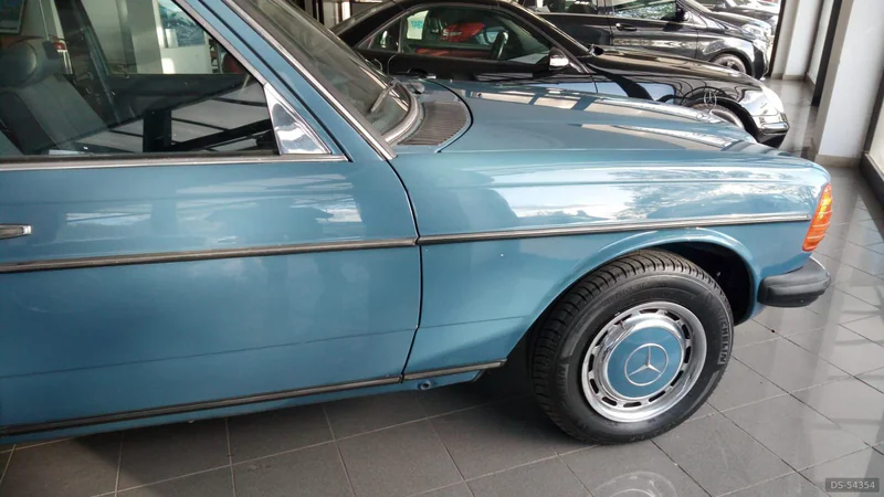 1983 Mercedes-Benz 240 in Aprilia