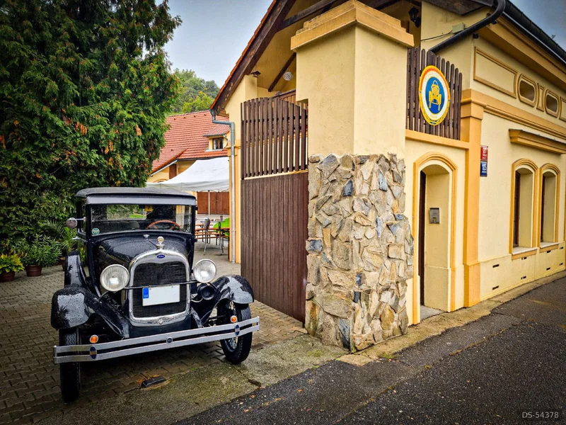 1928 Ford Model A in Prague 12 3