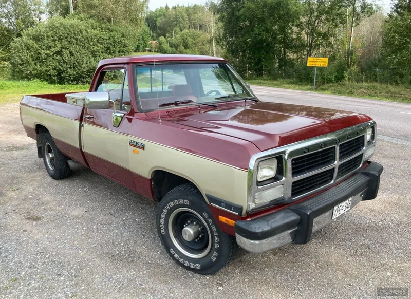 1992 Dodge Ram D250 in Värmdö