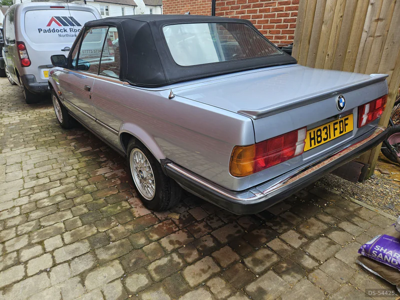 1990 BMW E30 in Northiam 5