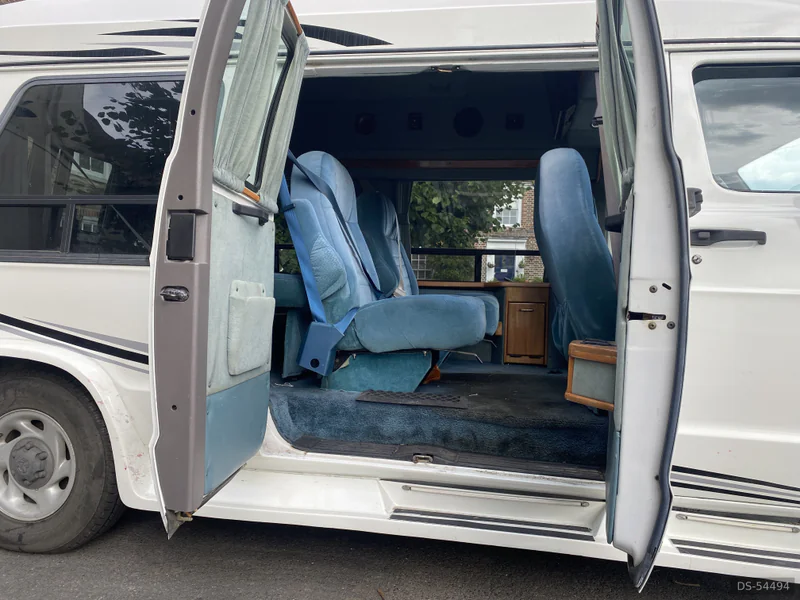 1995 Dodge Ram 250 Camper in Whistable 3