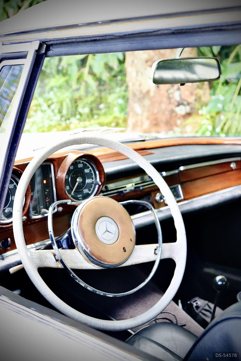 1965 Mercedes-Benz 220 Se Coupe in Ponta Delgada 7