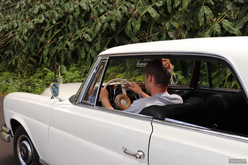 1965 Mercedes-Benz 220 Se Coupe in Ponta Delgada 8