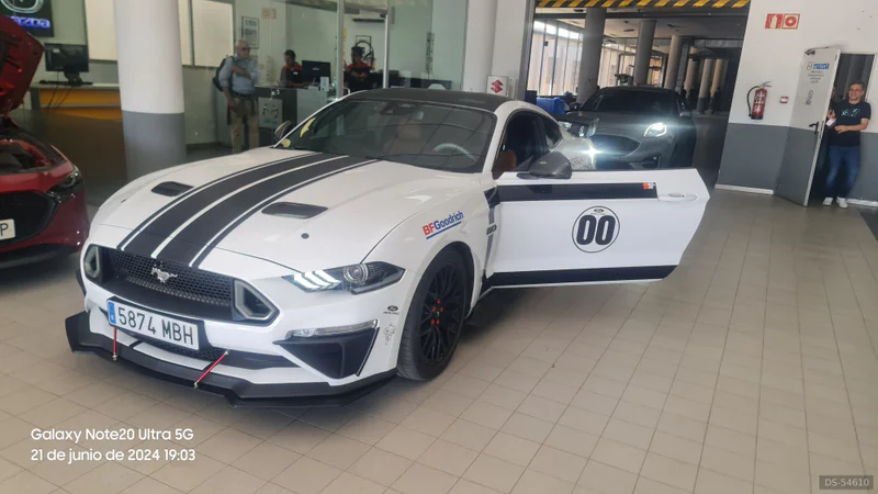 2022 Ford Mustang in La Roda 1