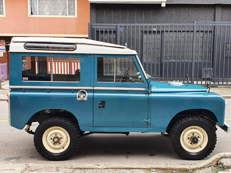 1968 Land Rover Series Defender in Bogotá 8