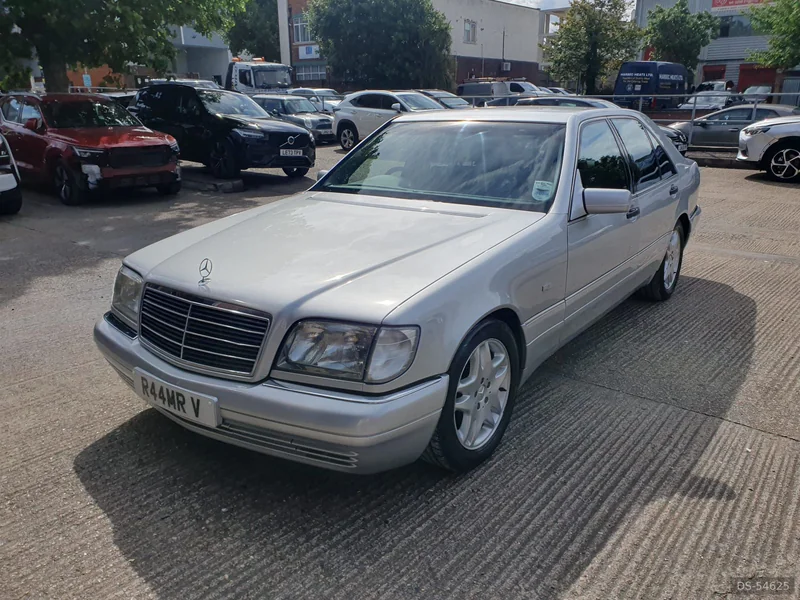 1994 Mercedes-Benz S320 in London 3