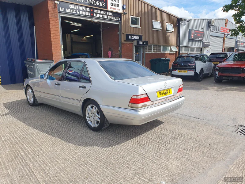 1994 Mercedes-Benz S320 in London 4