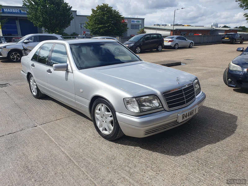 1994 Mercedes-Benz S320 in London 5