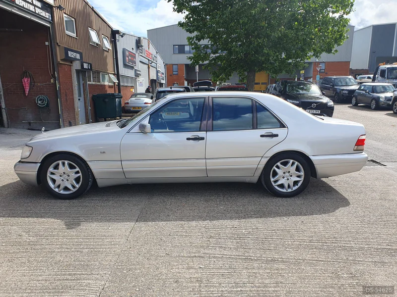 1994 Mercedes-Benz S320 in London 6