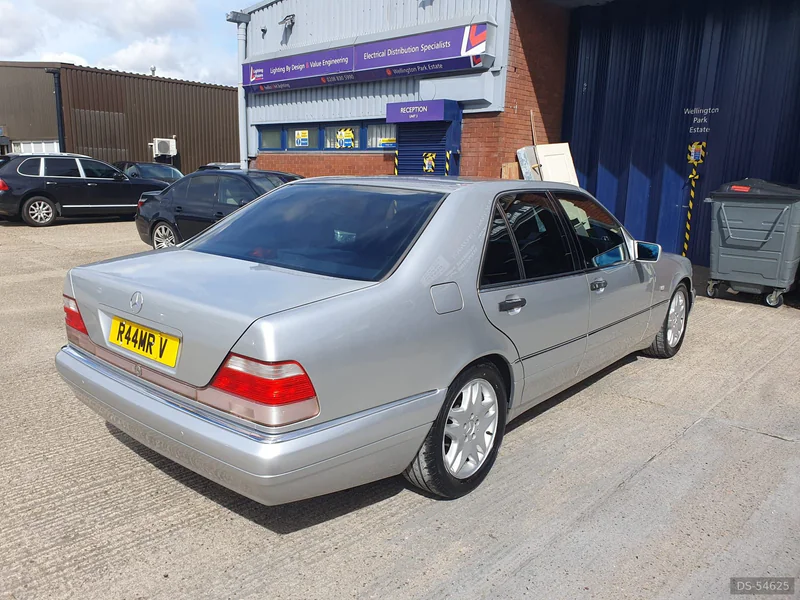 1994 Mercedes-Benz S320 in London 8