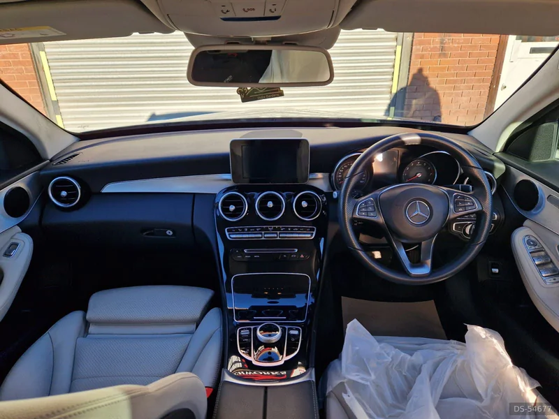 2017 Mercedes-Benz C350 in London 9
