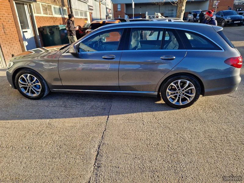 2017 Mercedes-Benz C350 in London 4