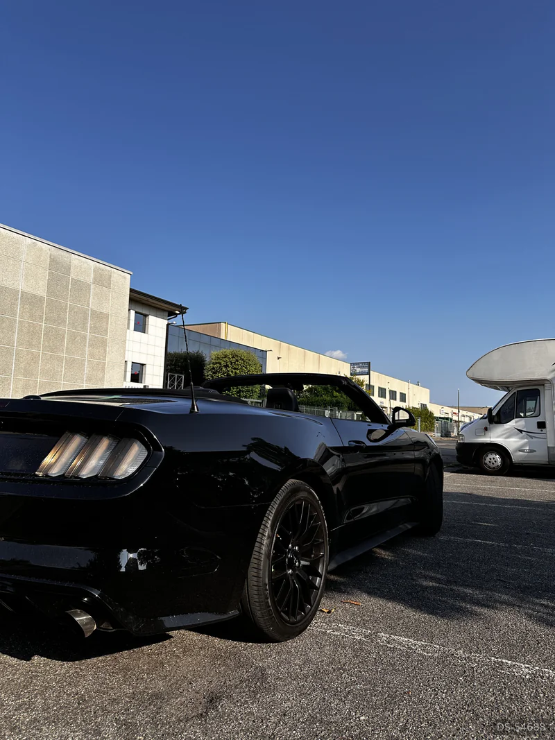2018 Ford Mustang in Brescia 10