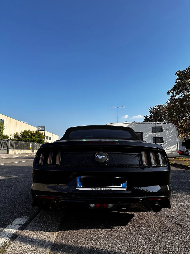 2018 Ford Mustang in Brescia 15