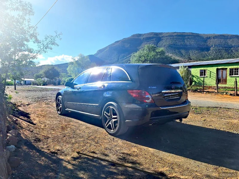 2010 Mercedes-Benz W251 R500 in Cape Town 3