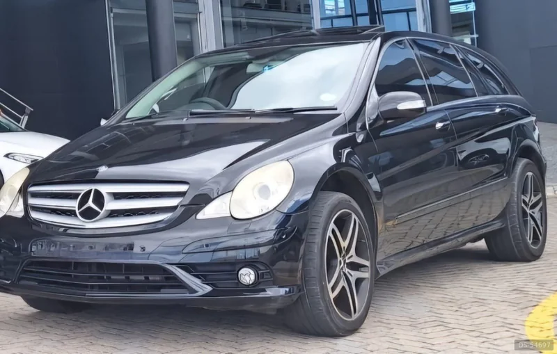 2010 Mercedes-Benz W251 R500 in Cape Town 4