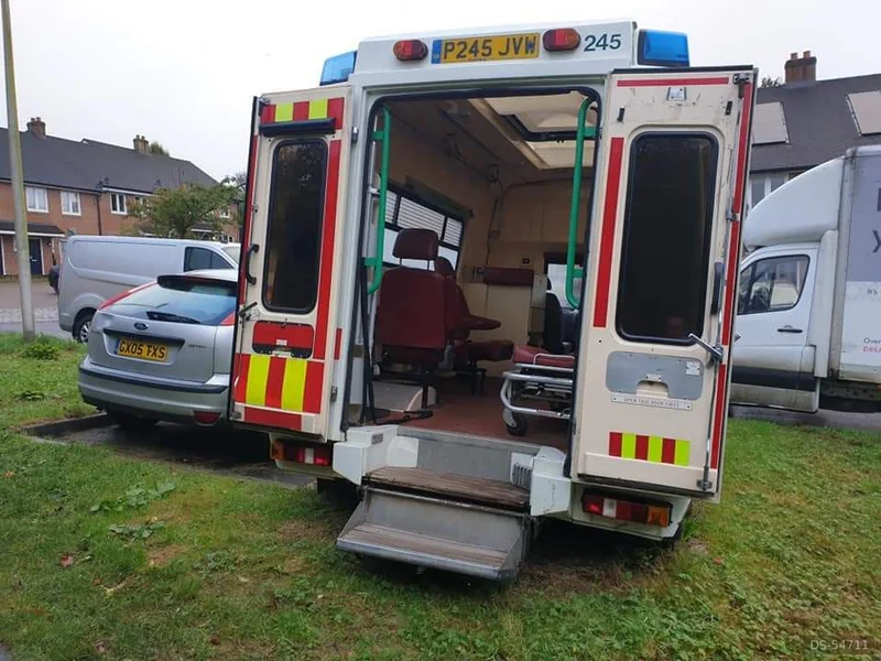 1995 Ford Emergency Ambulance in London 9