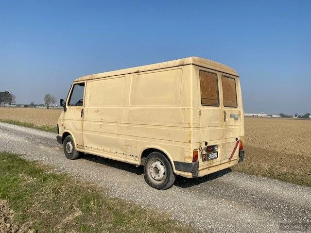 1983 Fiat 242 Furgone in Milano 2