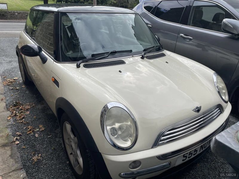 2001 Mini Cooper in Glossop 2