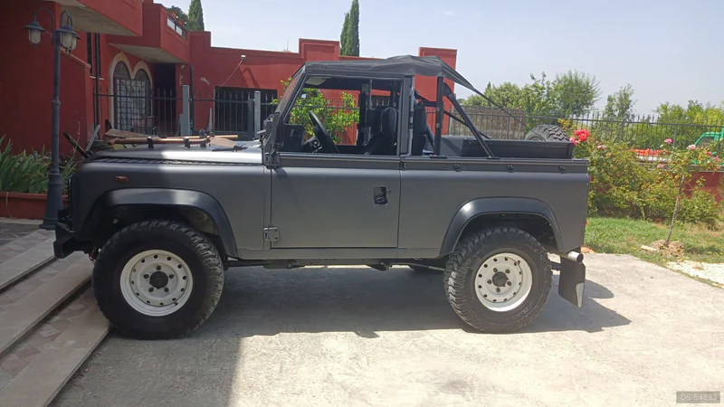 1999 Land Rover Defender 90 Soft Top in Roma 12