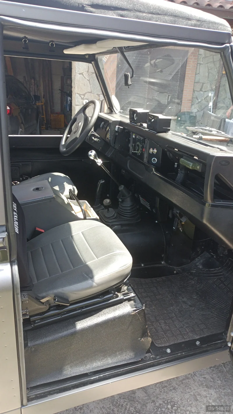 1999 Land Rover Defender 90 Soft Top in Roma 15