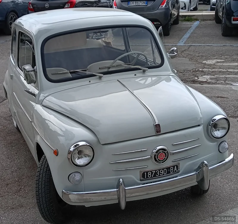 1960 Fiat 600 in Polignano A Mare 3