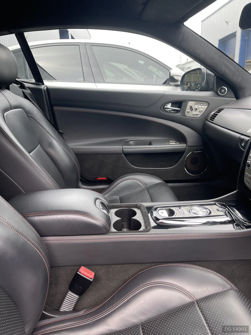 2010 Jaguar Xkr in London 10