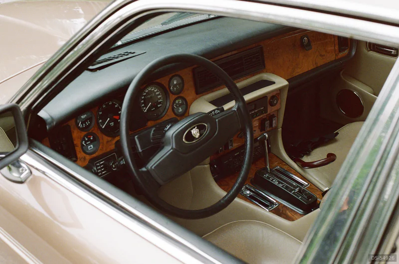 1987 Jaguar Xj 12 Vanden Plas in Oakville 3