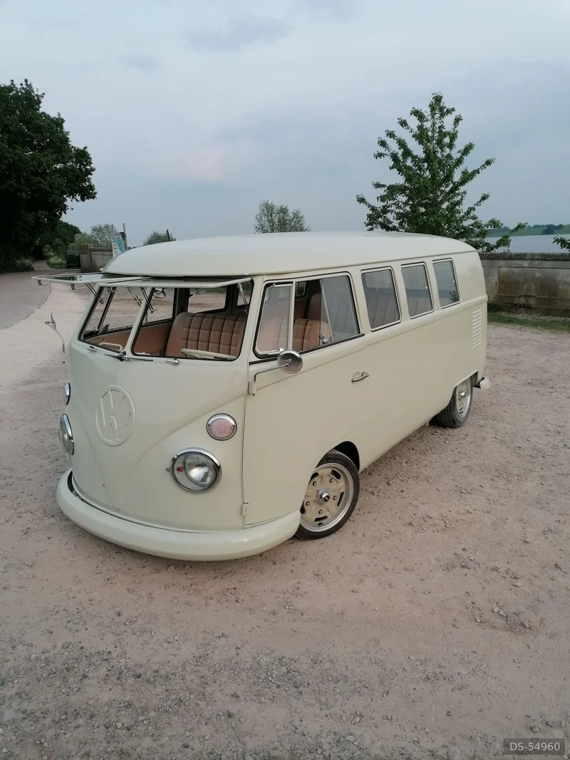 1966 Volkswagen Splitscreen Camper in Leek 2