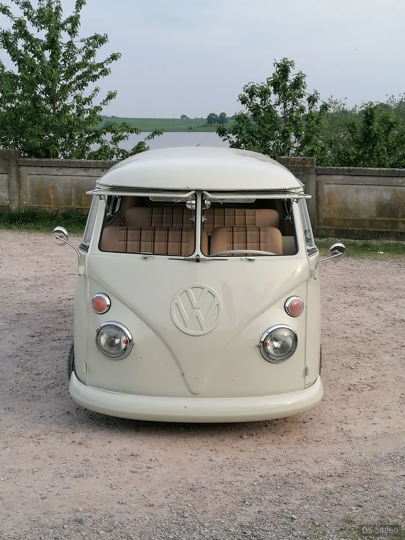 1966 Volkswagen Splitscreen Camper in Leek 8